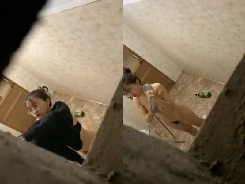 Quay lén em người yêu vú to tắm, khe lỗ lồn chảy nước ròng ròng